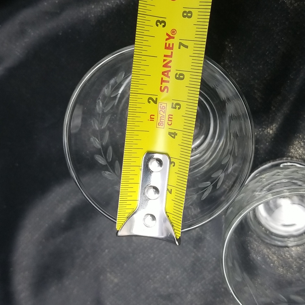 Laurel Wreath Leaf Etch Cocktail Glasses - Picture 7 of 13